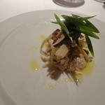 ラ・トルテュ - カスベとエノキ、ケッパーとコラトゥーラのソース