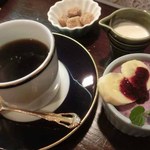 バル・ルフージュ - ランチ：小さなデザート、コーヒー