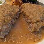 洋食 ACERO - カットするとこんな感じ