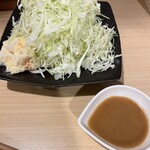 とんかつ そら - 千切りキャベツ　黒トリフドレッシング