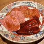 焼肉 うしみつ - 〈タレ焼物〉
      宮崎牛ランプ、肩ロース芯、巻きロース