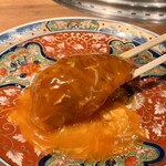 焼肉 うしみつ - 〈焼きすき鮨〉卵を絡めて