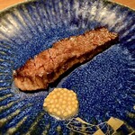 焼肉 うしみつ - 〈ハラミ〉
      桜のチップで燻製したお肉！