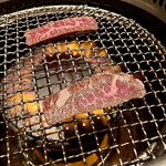 焼肉 うしみつ - 〈ハラミ〉
      桜のチップで燻製したお肉！