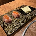焼肉 うしみつ 恵比寿本店 - 〈和牛の甘海老ユッケドッグ〉