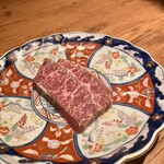 焼肉 うしみつ - 〈ハラミ〉
      桜のチップで燻製したお肉！
