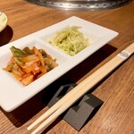 焼肉 うしみつ 恵比寿本店 - 〈塩キャベツとキムチ〉