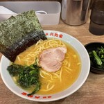 ラーメン六角家 - ラーメン＋トッピングほうれん草
正油味ふつう・あぶらふつう・麺かため