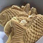 十勝あんこのサザエ - 料理写真:たい焼き　一尾184円(消費税相当額を含む支払い総額)