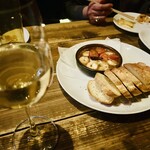 バルデトレス - エビのアヒージョには白ワインで！