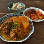 韓国お惣菜屋 韓味庵 キム'ね - 豚バラ軟骨と大根ピリ辛煮
