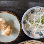 高田屋 - 左の竹輪天はサービス