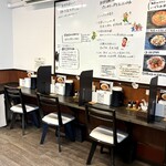 担担麺家 たけうち - 店舗内観２　　　　　　　　　　　　　　　　　　　　　　　　　　　撮影許可ありがとうございます♪ 　　　　　　　　　　　　カウンター席だけです