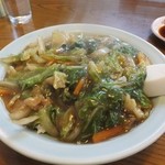 雅鳳 - 2015.0115　中華丼650円　少し甘目で緩めの餡かけ　野菜たっぷりで豚や海老にイカも入っています