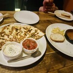 バルデトレス - ケサディアは中にチーズが入っていてサワークリームと合わせると最高に美味でした！