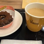 ミスタードーナツ - ドリンク写真:生ショコラフレンチ キャラメルプラリネ
(297円)+カフェオレ(341円)
