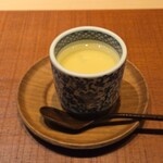 鮨　いの - アコヤ貝の貝柱と水でとった出汁の茶碗蒸し。月光百合根入り。