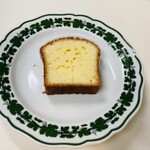 アトリエサンティ - レモンパウンドケーキのカットしたもの