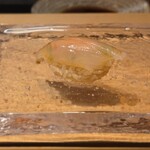 鮨　いの - 松山沖　カワハギ　中に肝が入っていて濃厚。