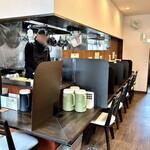 担担麺家 たけうち - 店舗内観１　　　　　　　　　　　　　　　　　　　　　　　　　　　撮影許可ありがとうございます♪ 　　　　　　　　　　　　カウンター席だけです