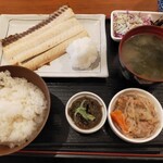 風林火山 - 大盛で粗めの大根おろしも嬉しい　味噌汁も小鉢も美味！