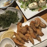 居酒家 でいりぐち - 海ぶどう/甘エビの唐揚/島豆富のサラダ
