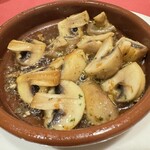 びいどろ - シャンピニオンのセゴビア風は絶対に真似できない味