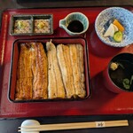 鰻菊 奈良本店 - あいのせ重(蒲焼半尾、白焼半尾、お吸い物、香の物)