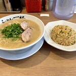 らーめん 一柊 - ラーメン大盛りチャーハンセット！