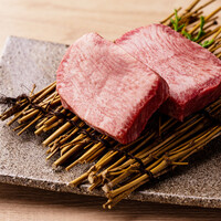 和牛極上タンステーキ