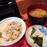 カニカニランド - カニ釜飯、お味噌汁、お漬物