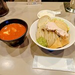 つけ麺 五ノ神製作所 - 『特製海老トマトつけめん』と『ごはん』