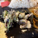 Ｍカッセ - 限定イカスミブラックカレーと鴨カレー大盛り