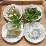 よし町 - みず（草の名前）が好きだから、右上のやつはそれ使ってるんだけどすごく好きだった！！！！！！あとここ小さい魚も綺麗に衣薄くつけて揚げてくれるのよね。凄いなー。ありがたい。