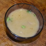 浜貞 - 活カワハギ刺身（３，８００円）の『あら汁』２０２６年２月