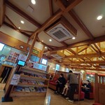 コメダ珈琲店 - 雑誌　絵本あります
