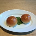 チャイナルーム - 叉焼とパイナップルのお饅頭