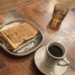 喫茶ゾウメシ - バナモンとコーヒー