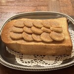 喫茶ゾウメシ - トーストの上にバナナとシナモン