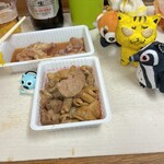 マルフク - 下:ホルモンとレバー　合計で480円（税込）