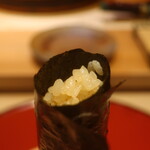 鮨 しみづ - 炊き立てのシャリと山葵の巻物