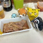 マルフク - 豚足煮込み　300円(税込)   ※豚足が苦手な、満腹さんは、骨付きの大きめカットには、手をつけず