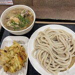 武蔵野うどん 澤村 - 料理写真:肉汁うどん　肉ダブル【大盛り】・かき揚げ