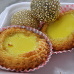 Nam Heong Coffee Shop - エッグタルトとゴマ団子