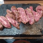 感動の肉と米 - 切るとこんな感じ