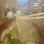 若妻の店 - だごはほうとうよりも細い平打ち麺デス