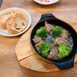 原価ビストロチーズプラス 宝塚 - アヒージョ