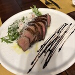 ソロ ノイ スルヌジェ - 牛肉のタリアータ