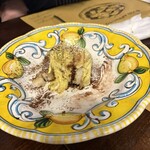 ソロ ノイ スルヌジェ - 半分食べられたピスタチオのティラミス