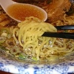 驛麺 - 麺のリフトアップ写真